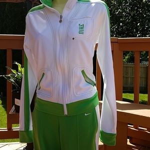 2 pieces top and bottom.! Nike suits